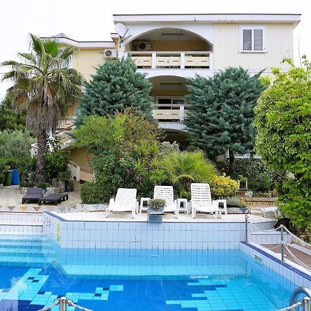 Villa Latina With 6 Apartments And A Shared Pool Vir Esterno foto