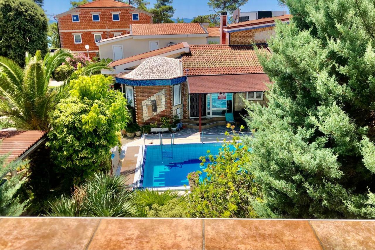 Villa Latina With 6 Apartments And A Shared Pool Vir Esterno foto