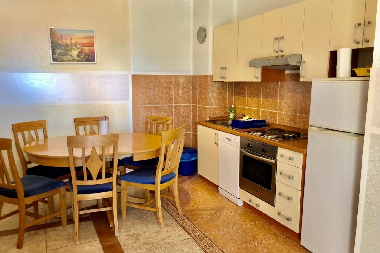 Villa Latina With 6 Apartments And A Shared Pool Vir Esterno foto