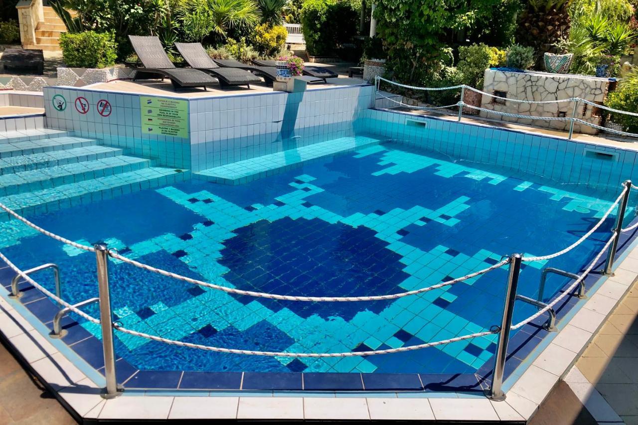 Villa Latina With 6 Apartments And A Shared Pool Vir Esterno foto