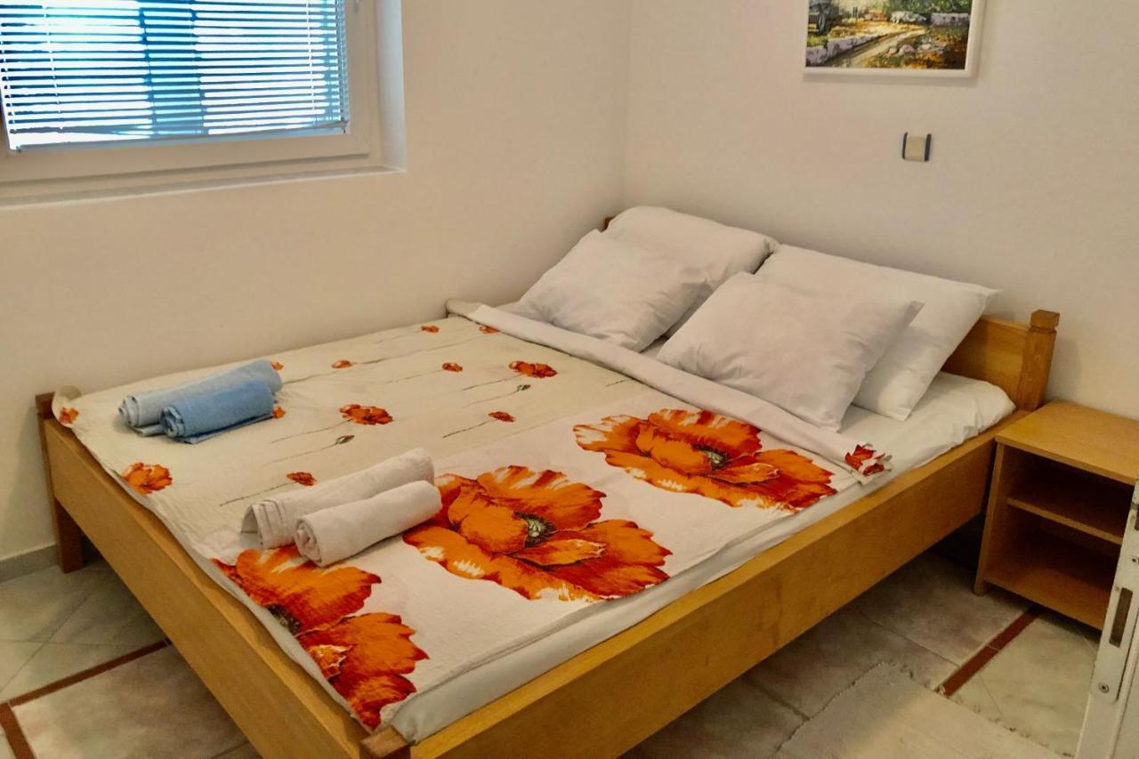 Villa Latina With 6 Apartments And A Shared Pool Vir Esterno foto