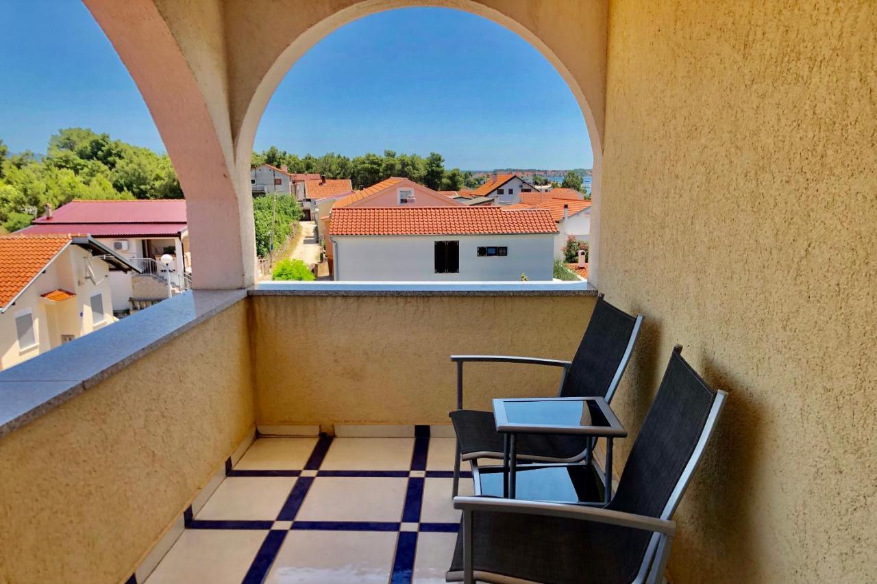 Villa Latina With 6 Apartments And A Shared Pool Vir Esterno foto