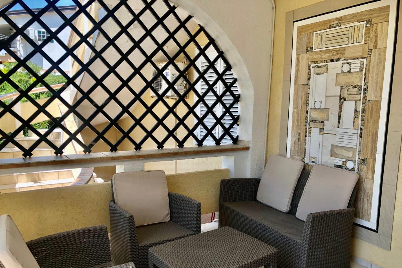 Villa Latina With 6 Apartments And A Shared Pool Vir Esterno foto