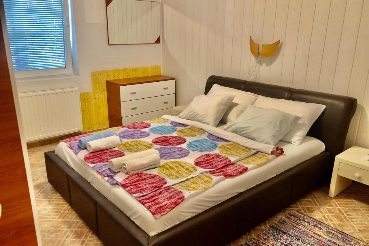 Villa Latina With 6 Apartments And A Shared Pool Vir Esterno foto