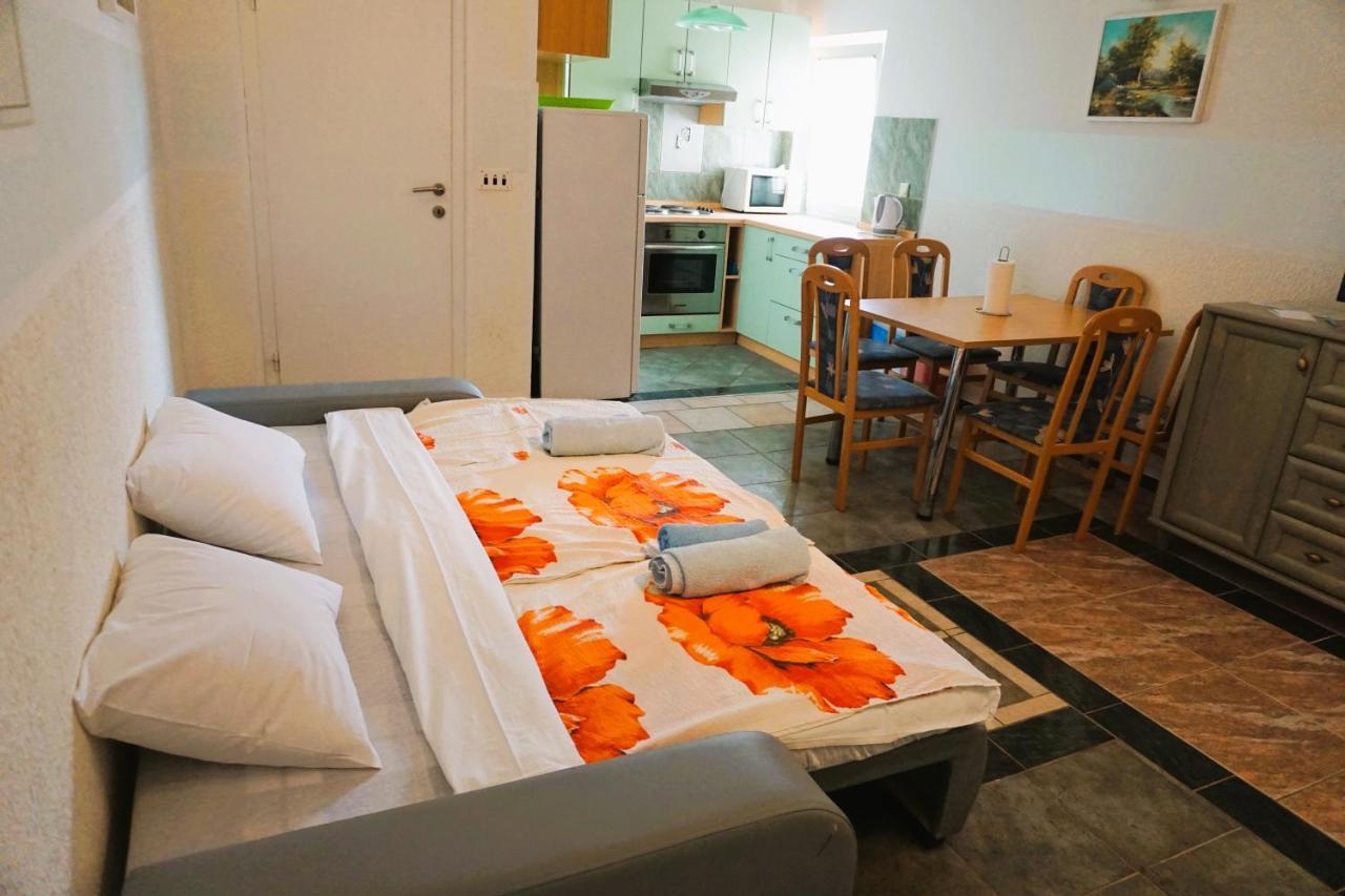 Villa Latina With 6 Apartments And A Shared Pool Vir Esterno foto