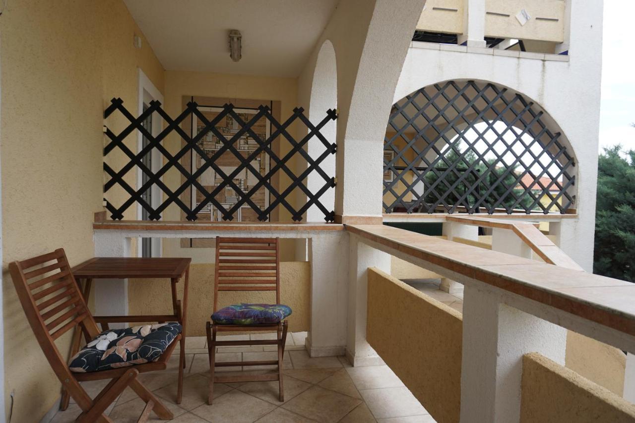 Villa Latina With 6 Apartments And A Shared Pool Vir Esterno foto