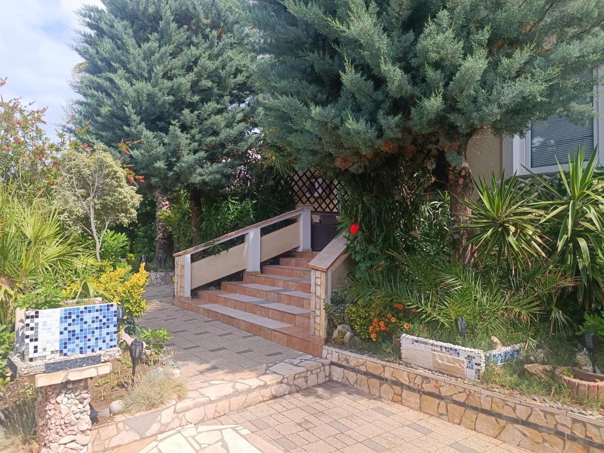 Villa Latina With 6 Apartments And A Shared Pool Vir Esterno foto