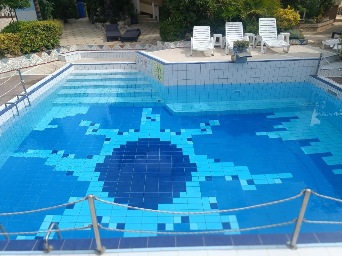 Villa Latina With 6 Apartments And A Shared Pool Vir Esterno foto