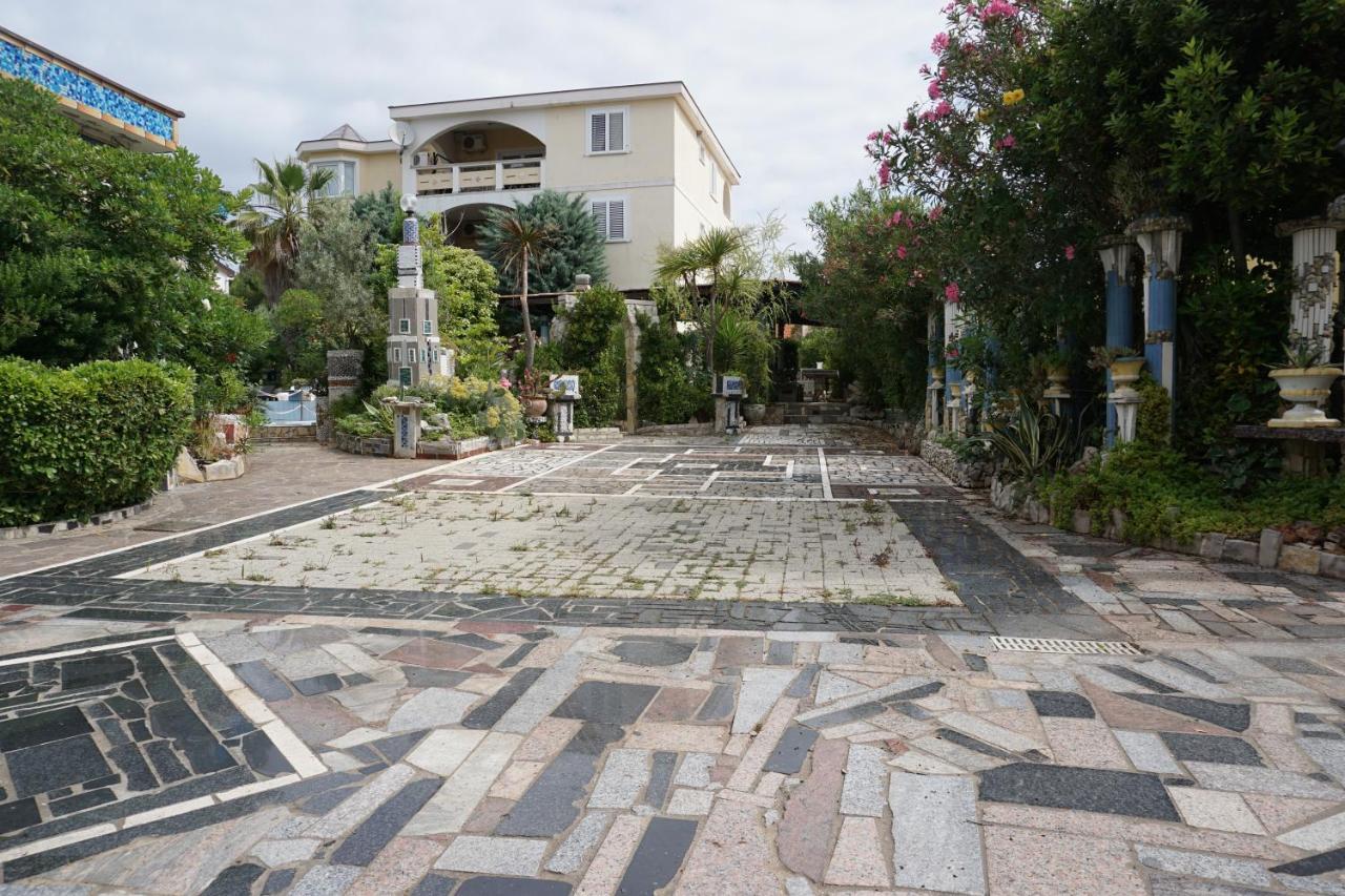 Villa Latina With 6 Apartments And A Shared Pool Vir Esterno foto
