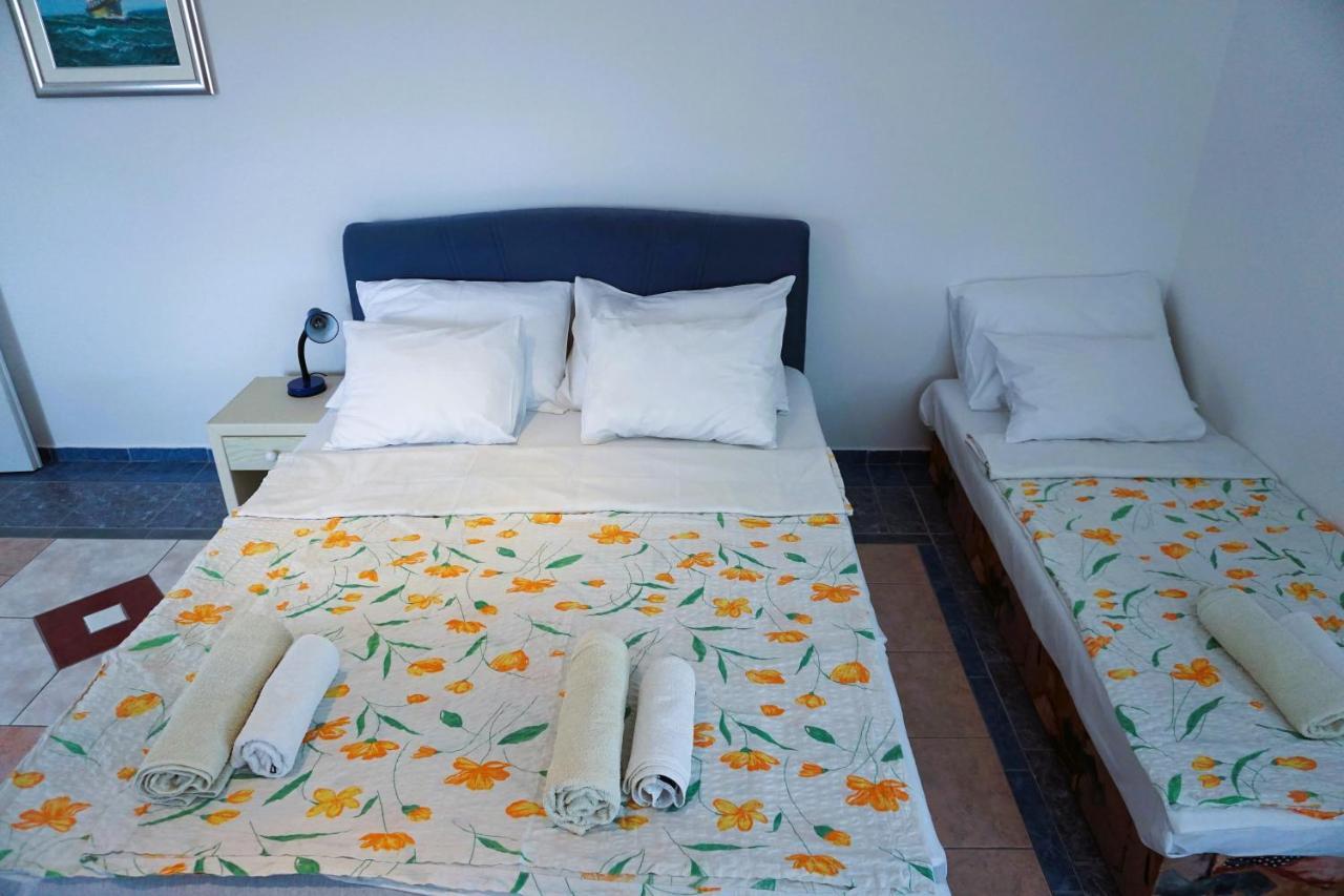 Villa Latina With 6 Apartments And A Shared Pool Vir Esterno foto