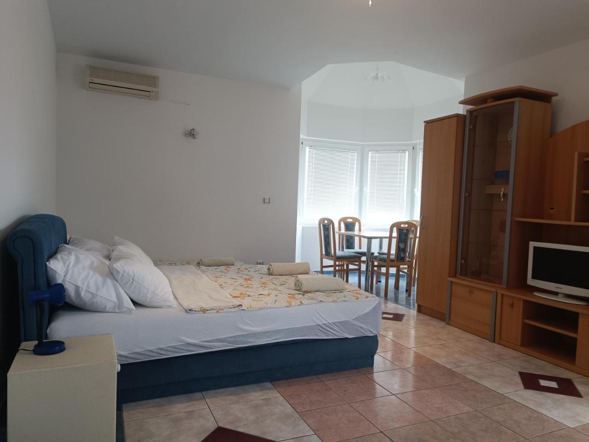 Villa Latina With 6 Apartments And A Shared Pool Vir Esterno foto