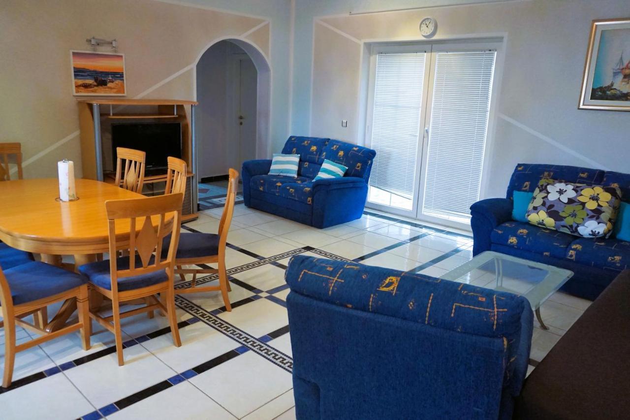 Villa Latina With 6 Apartments And A Shared Pool Vir Esterno foto