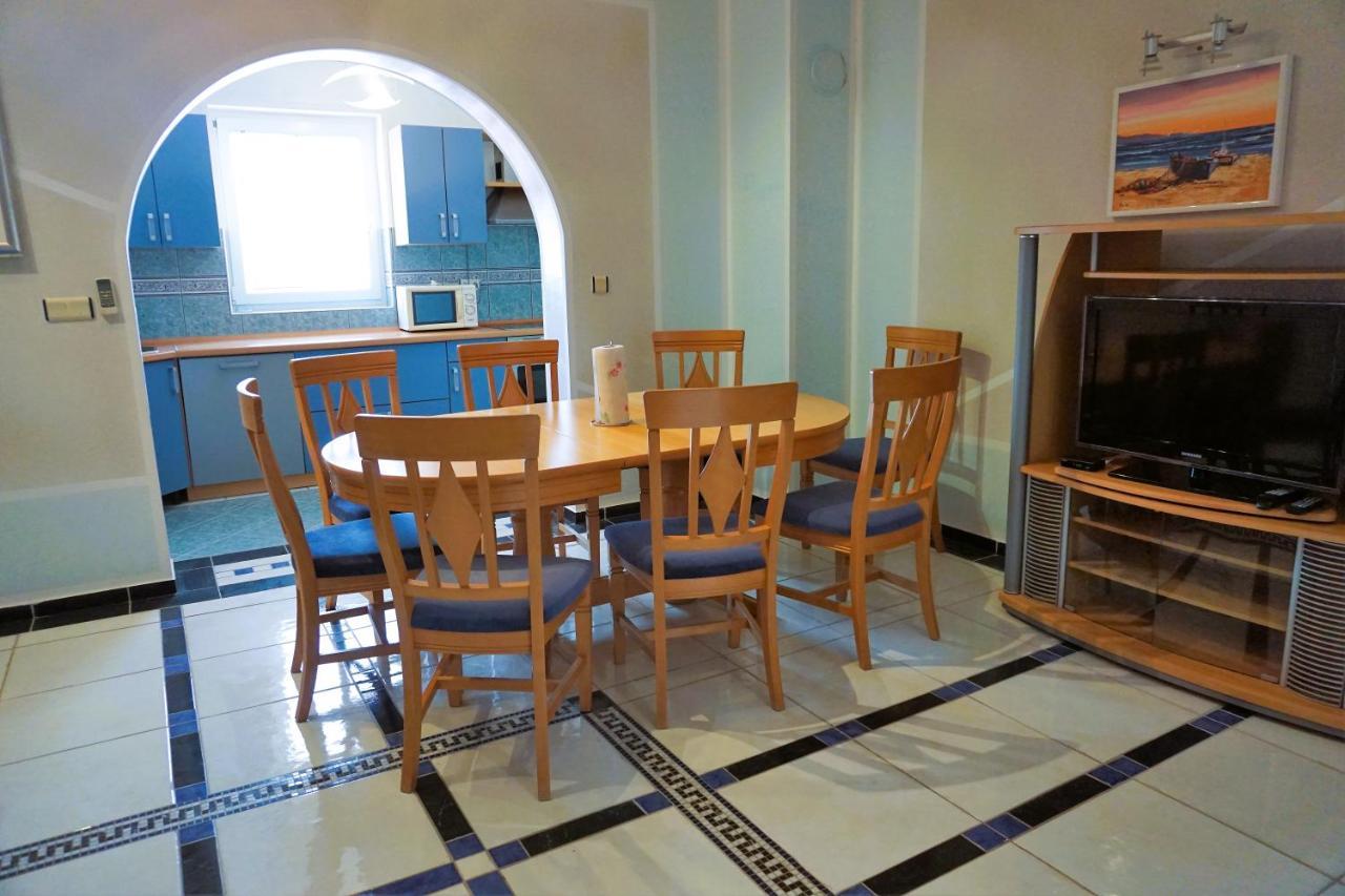 Villa Latina With 6 Apartments And A Shared Pool Vir Esterno foto