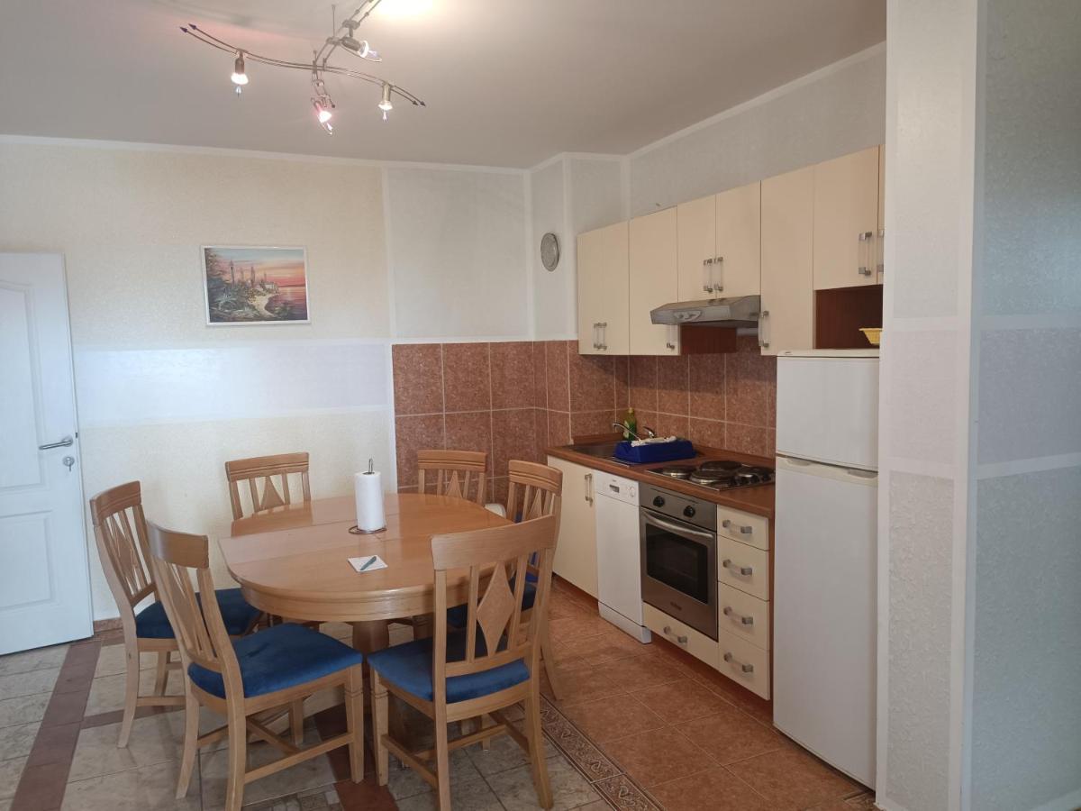 Villa Latina With 6 Apartments And A Shared Pool Vir Esterno foto