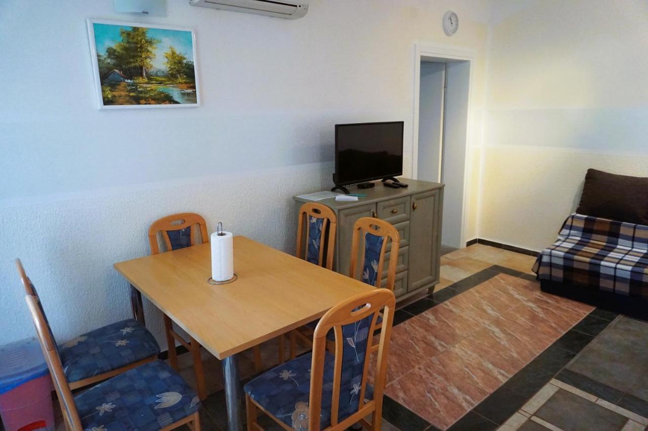 Villa Latina With 6 Apartments And A Shared Pool Vir Esterno foto