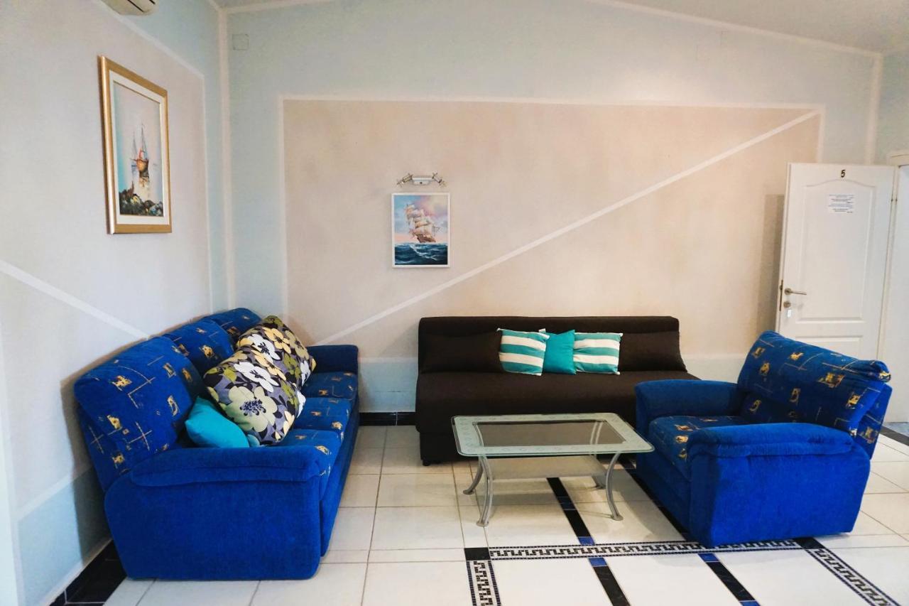 Villa Latina With 6 Apartments And A Shared Pool Vir Esterno foto