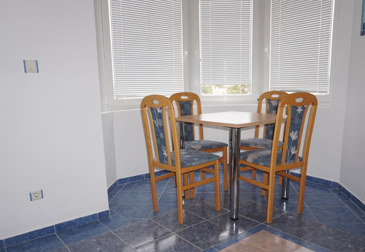 Villa Latina With 6 Apartments And A Shared Pool Vir Esterno foto