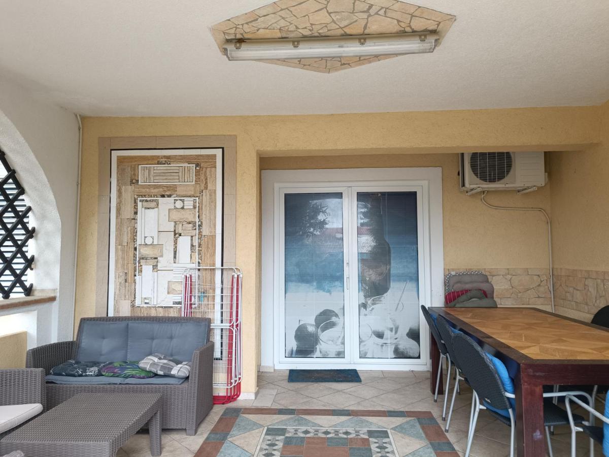 Villa Latina With 6 Apartments And A Shared Pool Vir Esterno foto