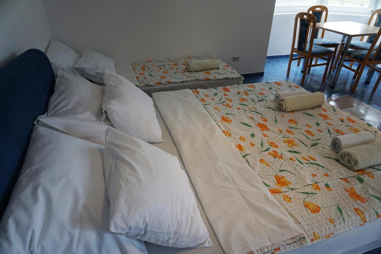 Villa Latina With 6 Apartments And A Shared Pool Vir Esterno foto
