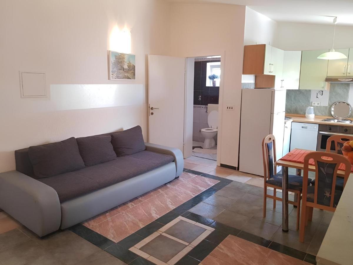 Villa Latina With 6 Apartments And A Shared Pool Vir Esterno foto